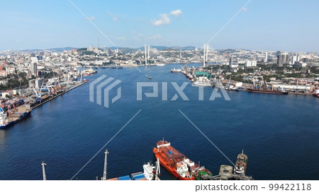 The city of Vladivostok from a bird's-eye view. 99422118