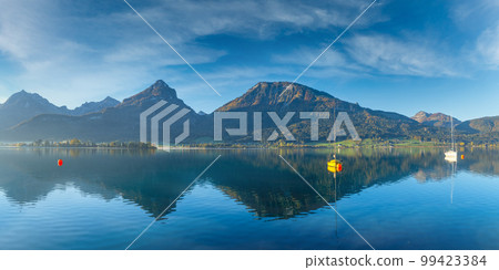 Autumn Wolfgangsee lake panorama, St. Wolfgang im Salzkammergut, Upper Austria. 99423384