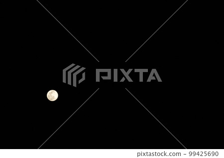 Small moon on the 14th day of February, Hakushu-cho, Hokuto City, age 14.3 99425690