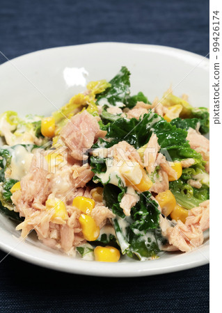 Petit vert and tuna salad (homemade) 99426174