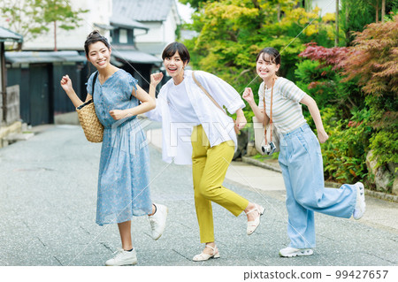 Girls trip with good friends 99427657