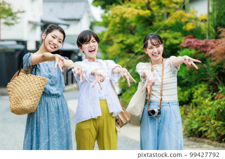 Girls trip with good friends 99427792