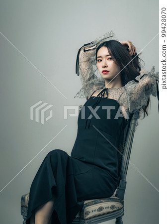 Women's fashion image 99428070