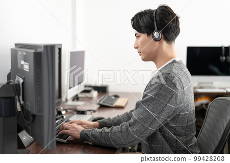 Man operating a PC Telework operator 99428208
