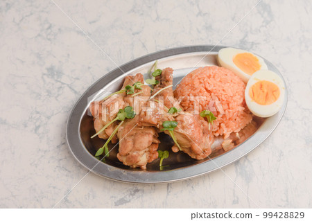 番茄醬飯和雞翅午餐 99428829