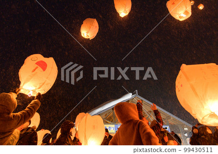 Paper balloons with wishes, Kamihinokinai, Akita Prefecture 99430511