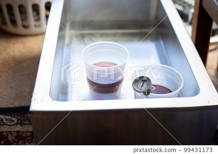 帶照片顯影劑的塑料容器 99431173