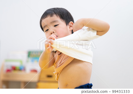 child practicing getting dressed 99431333