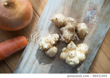 Jerusalem artichoke image Jerusalem artichoke image 99431405