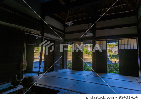 舊矢部町民俗博物館``旅遊景點:通順橋的茅草屋頂和古民居的風景''(矢部,大和) 舊矢部町民俗博物館``旅遊景點:通順橋的茅草屋頂和古民居的風景''(矢部,大和) 99431414