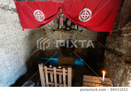 Benteng cave 99431852