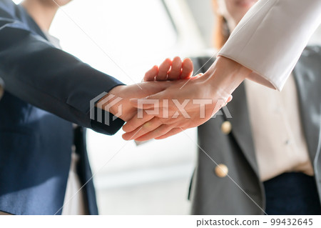 商業形象分層的手 99432645