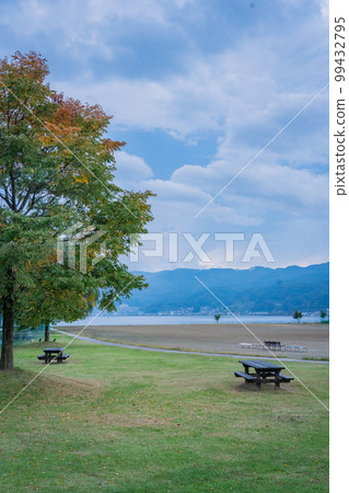 岡谷市 長野縣岡谷湖畔公園的秋色 岡谷市 長野縣岡谷湖畔公園的秋色 99432795
