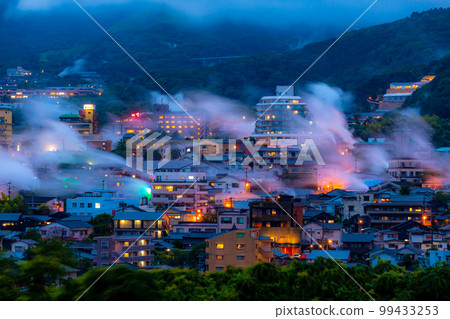 別府鐵輪溫泉蒸汽夜景 別府鐵輪溫泉蒸汽夜景 99433253
