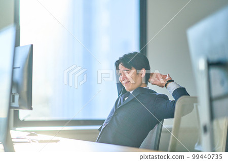 Business man 99440735