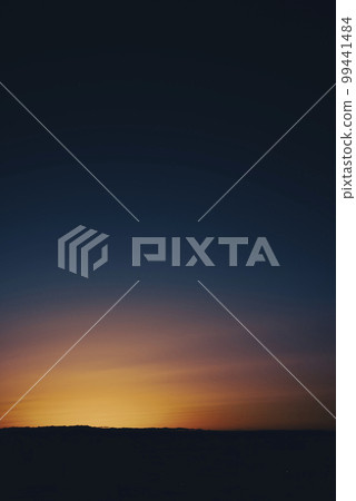 [垂直照片] 日出的背景材料 99441484