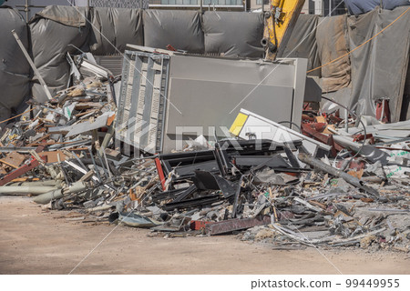 Crushed metal waste from store demolition 99449955