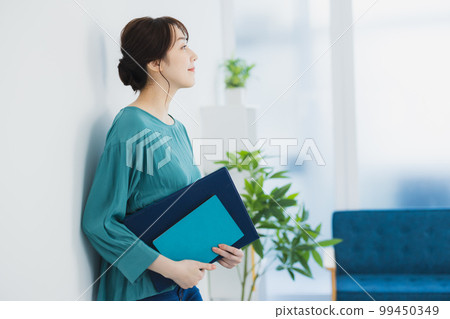 辦公室女士 99450349