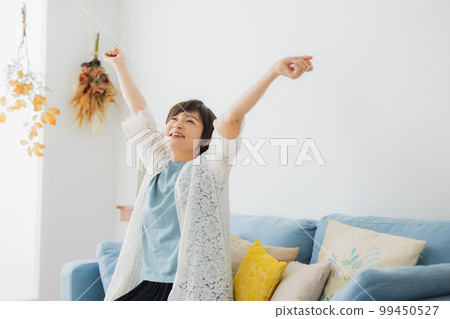 Middle-aged women lifestyle 99450527