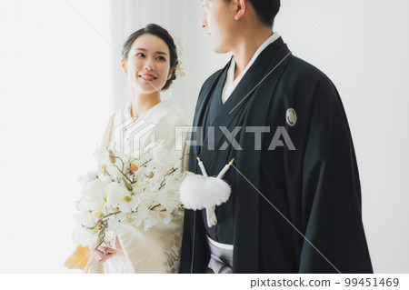 Shiromuku Bride and Groom 99451469