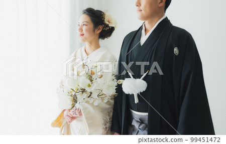 Shiromuku Bride and Groom 99451472