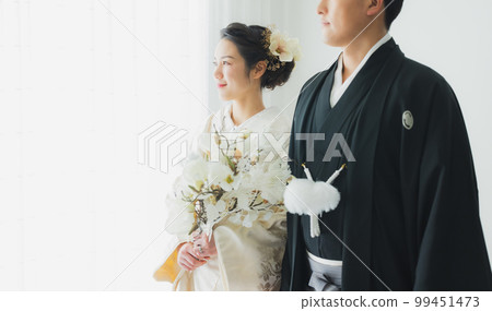 Shiromuku Bride and Groom 99451473