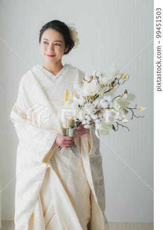 A pure white bride with a bouquet 99451503