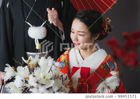 Bride and groom in color Bride and groom in color 99451571