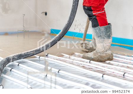 installation of concrete and anhydrite on underfloor heating in a room of a newly built family house 99452374