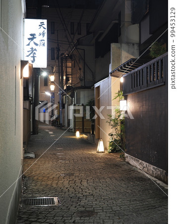 神樂坂捉迷藏小巷夜景 99453129