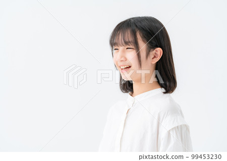 女孩微笑白背 99453230