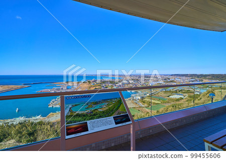 A view of the western side from the Iioka Gyoubumisaki Observatory in Asahi City, Chiba Prefecture (Iioka Fishing Port, Asahi City, Mt. Fuji, etc.) 99455606
