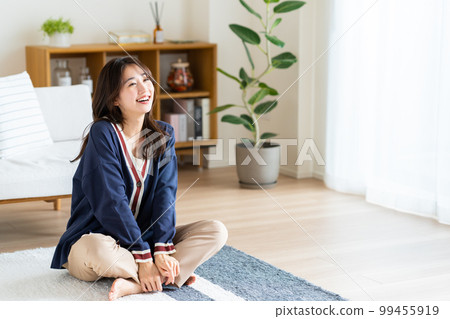 Young woman relaxing in the living room 99455919
