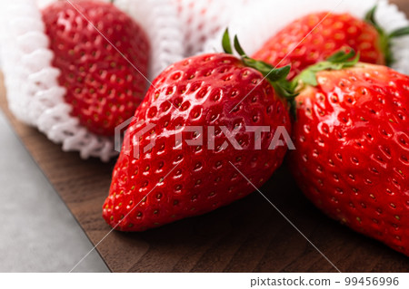 Kingsberry Strawberry Kingsberry Strawberry 99456996