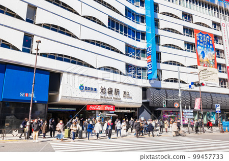 Ikebukuro Station East Exit *Partially soft focus Ikebukuro Station East Exit *Partially soft focus 99457733