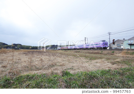 -Limited express Yakumo operated by mixing the revival painted vehicle of the Super Yakumo and the standard painted vehicle -Limited express Yakumo operated by mixing the revival painted vehicle of the Super Yakumo and the standard painted vehicle 99457763