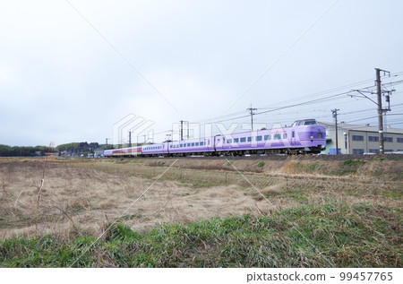 -Limited express Yakumo operated by mixing the revival painted vehicle of the Super Yakumo and the standard painted vehicle -Limited express Yakumo operated by mixing the revival painted vehicle of the Super Yakumo and the standard painted vehicle 99457765