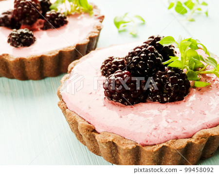 Tarts with blackberries Tarts with blackberries 99458092