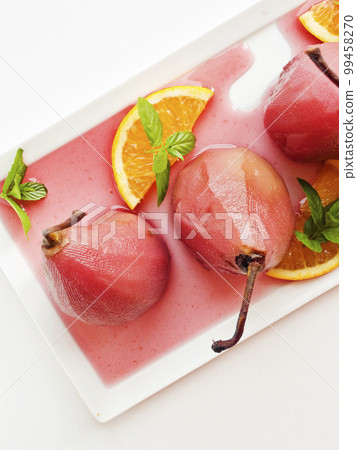 Poached mulled pears 99458270