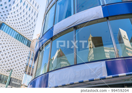 Tokyo cityscape in Japan The symbol of Ginza disappears. The cityscape of Ginza reflected in the window glass of the closed San-ai ... a big change = 20th 99459204