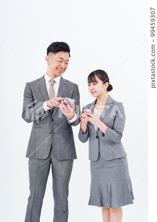 Men and women in suits with smartphones 99459307