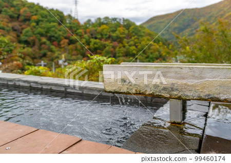 可以享受山間紅葉的足浴 99460174