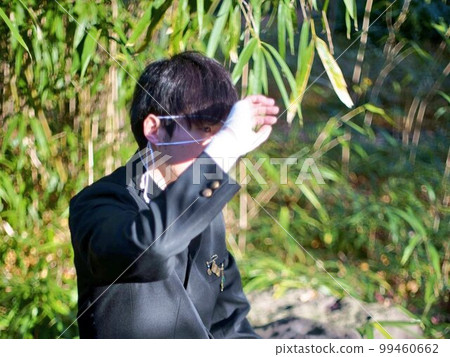 清晨陽光下的中二病 99460662