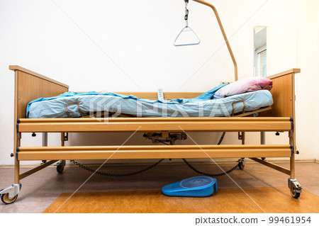 homecare adjustable electric hospital bed at home 99461954
