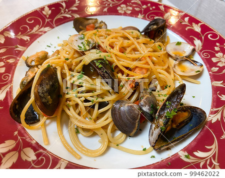 spaghetti with mussels and clams on plate close up spaghetti with mussels and clams on plate close up 99462022