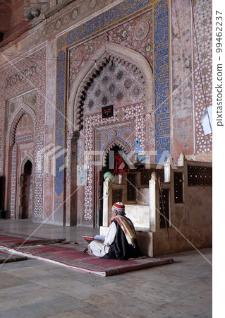 Jama Masjid Mosque in Fatehpur Sikri complex, Uttar Pradesh, India Jama Masjid Mosque in Fatehpur Sikri complex, Uttar Pradesh, India 99462237