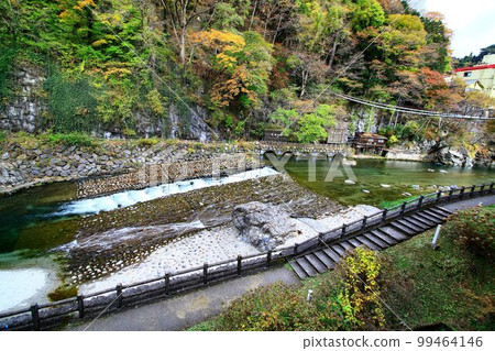 Kinshu's Kawaji Onsen Village... The view of the Ojika River from the window of a hot spring inn 99464146
