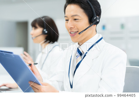 operator in white 99464405