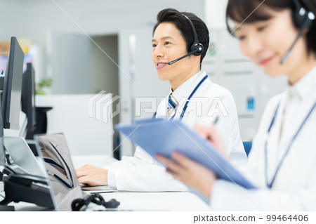 operator in white 99464406