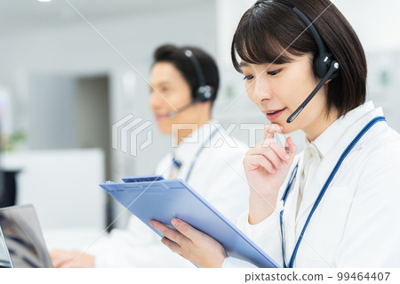 operator in white 99464407